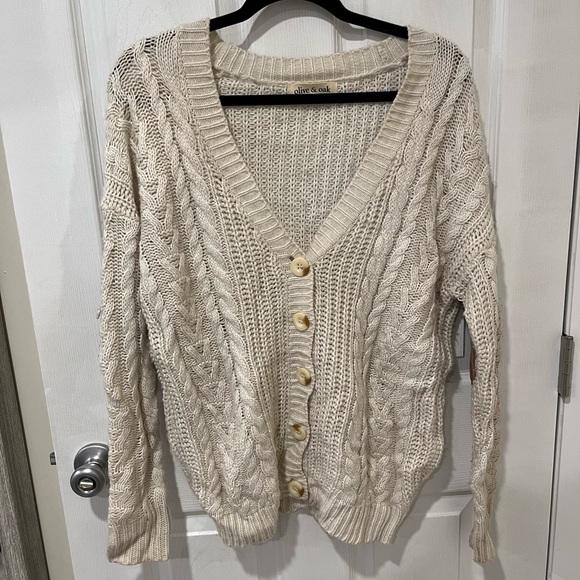Urban Outfitters Cardigan ✨ - Picture 2 of 9